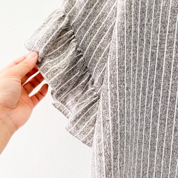⭐️ DREW Gray Stripe Flutter Linen Top Small Casual - Picture 5 of 6